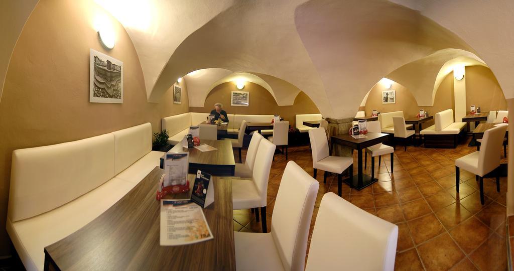 Fontana Pizzeria - Pension Ceske Budejovice Ngoại thất bức ảnh