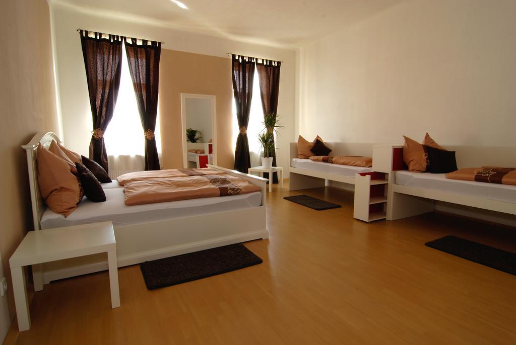 Fontana Pizzeria - Pension Ceske Budejovice Phòng bức ảnh
