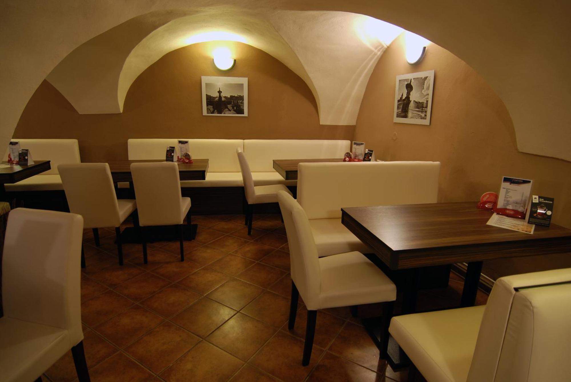 Fontana Pizzeria - Pension Ceske Budejovice Ngoại thất bức ảnh